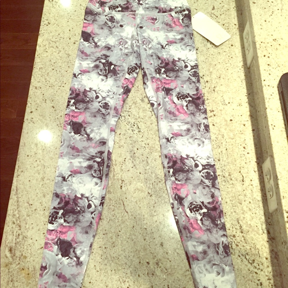 LULULEMON Wunder Under Rose Leggings (size 4)
